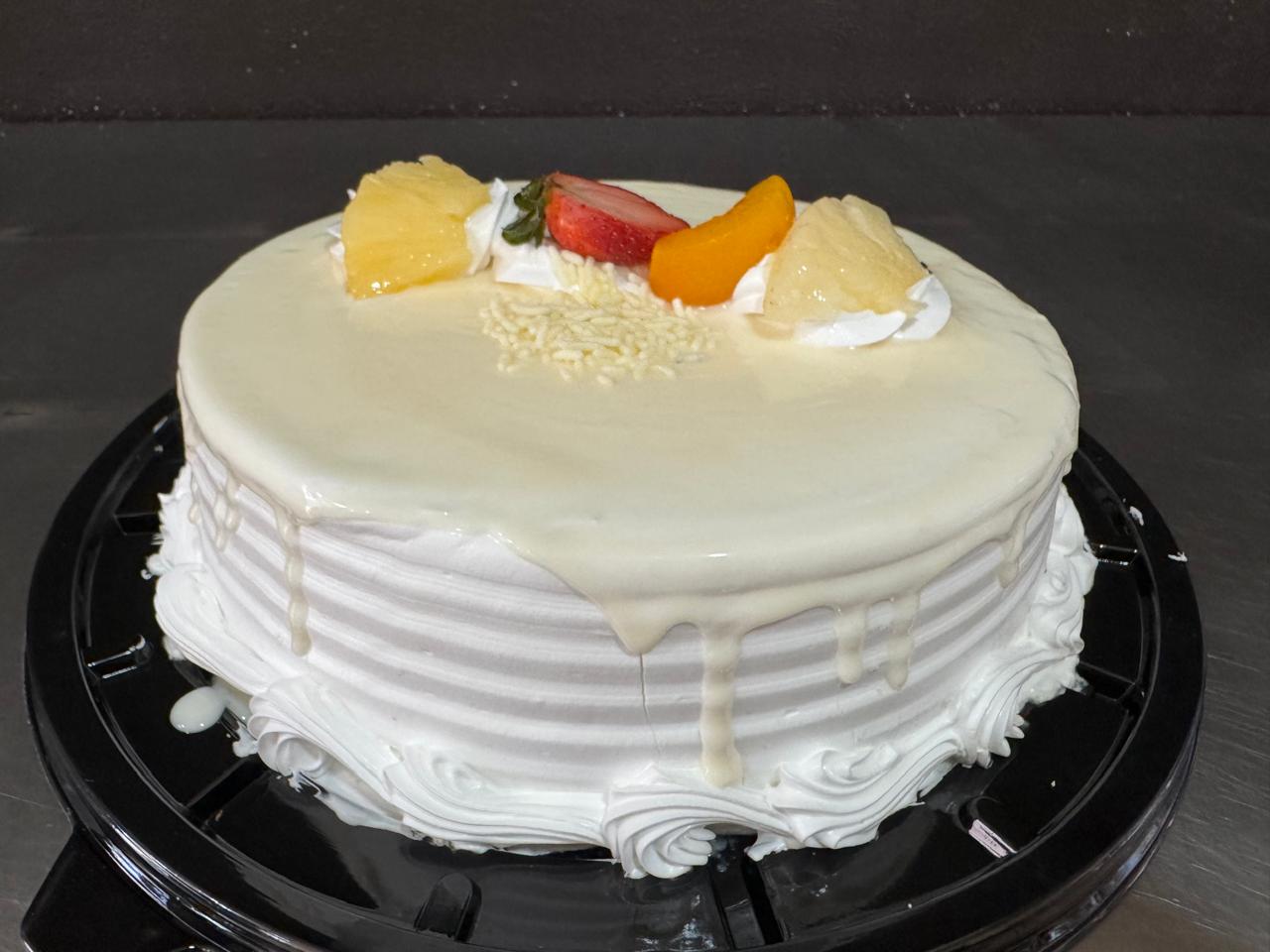 Pastel Tres Leches con Chocolate Blanco