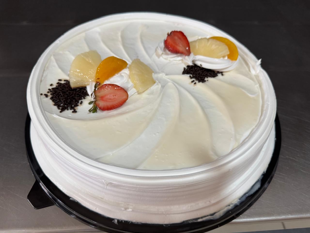 Pastel Tres Leches Blanco con Frutas